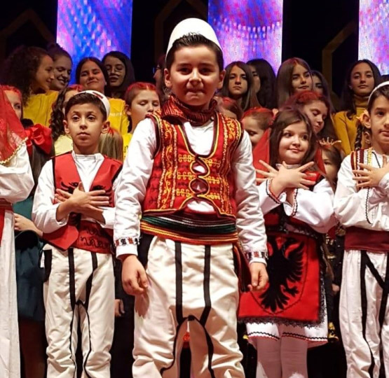 Kosovo folk costumes children